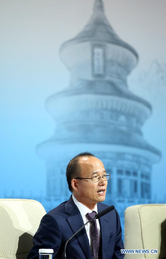Guo Guangchang, presidente del Grupo Fosun, interviene en una "tormenta de ideas" sobre las tendencias del futuro. Este encuentro de Directores Ejecutivos, conocido como CEO Summit 2014, se celebró dentro del Foro de Cooperación Económico Asia-Pacífico (APEC) en Pekín, China. [Foto/Xinhua]