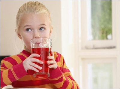 Algunos jugos para niños contienen más azúcar que la Coca Cola