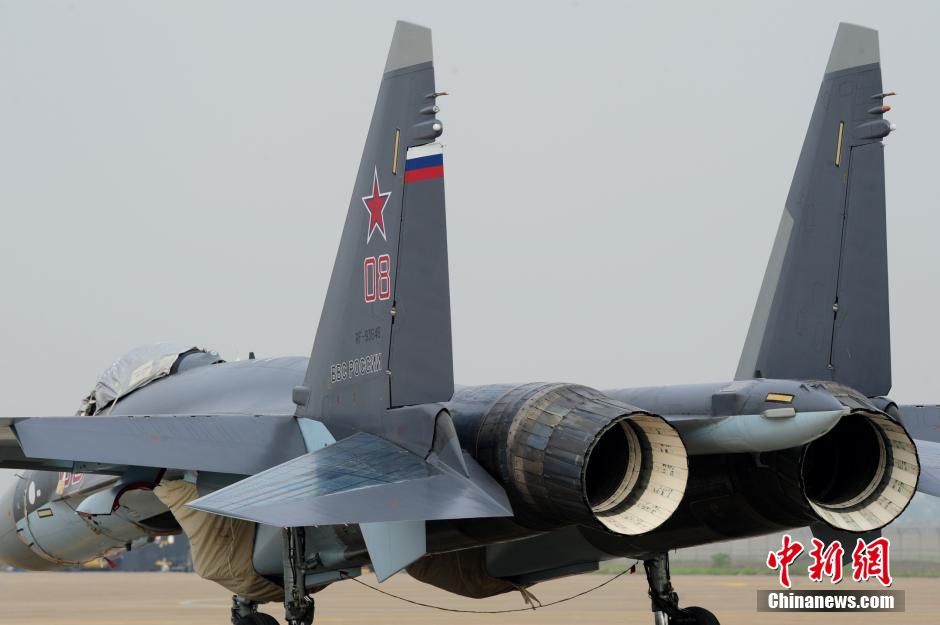 La aeronave de reconocimiento KJ-2000. La Expo del Aire China 2014 exhibe aviones de transporte, de reconocimiento, de combate, naves no tripuladas, radares y equipos de comunicación. Zhuhai, Guangdong. (Foto: Chen Wen)