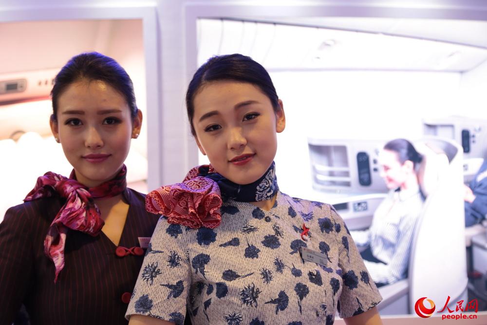 Chicas guapas en la Expo del Aire China 2014 (8)