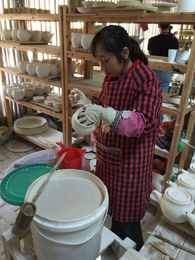 Periodistas extranjeros visitan la capital mundial de la porcelana