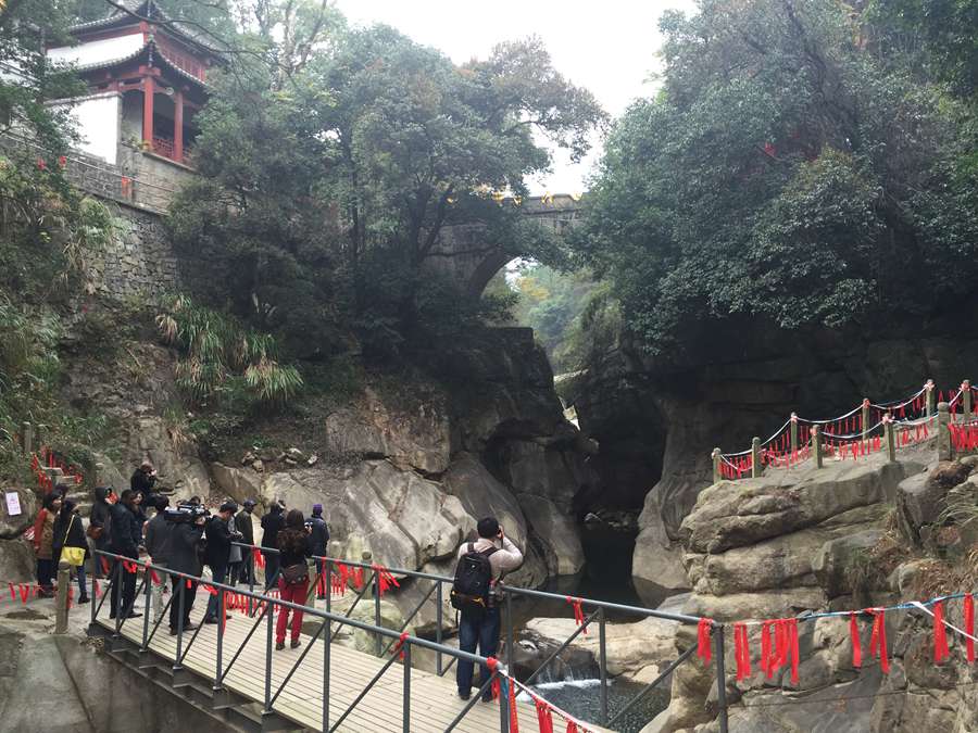 Lushan, montaña sagrada del budismo, con hermosos paisajes y reliquias culturales 8