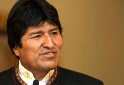 Presidente de Bolivia amplía doble aguinaldo a eventuales y consultores