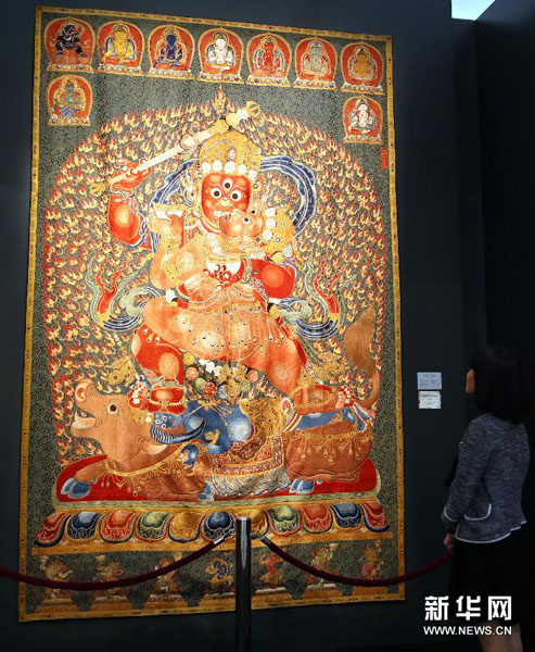 La Thangka imperial de seda bordada se vendió en Hong Kong por cerca de 45 millones de dólares en la subasta de otoño Christie 2014.