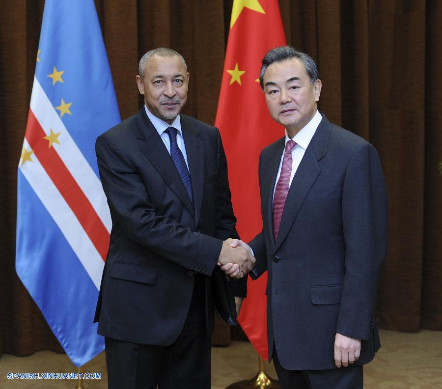 Ministros de exteriores de China y Cabo Verde dialogan sobre lazos bilaterales