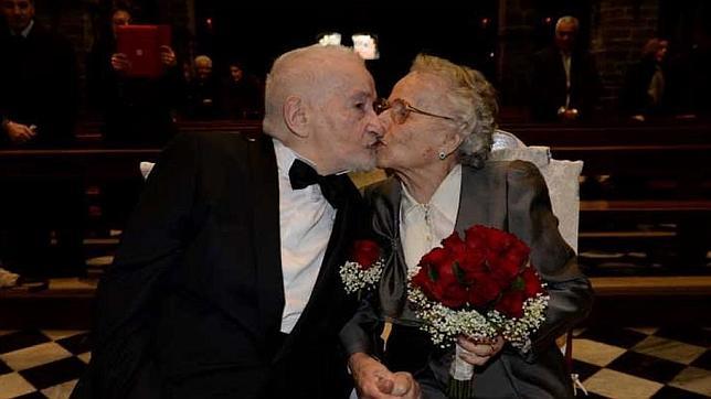 Exnovios se encuentran después de 70 años en Facebook y se casan
