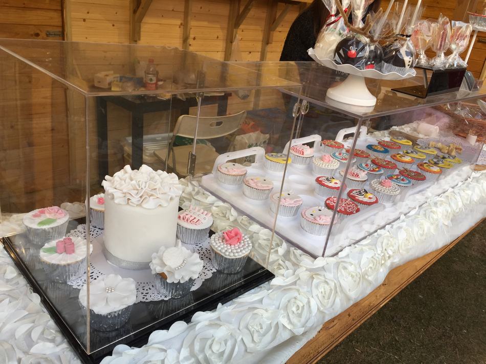 Postres típicos navideños en el mercado navideño alemán del distrito Xuhui de Shanghai, el mayor mercado de Navidad de China. [Foto / CRI ]