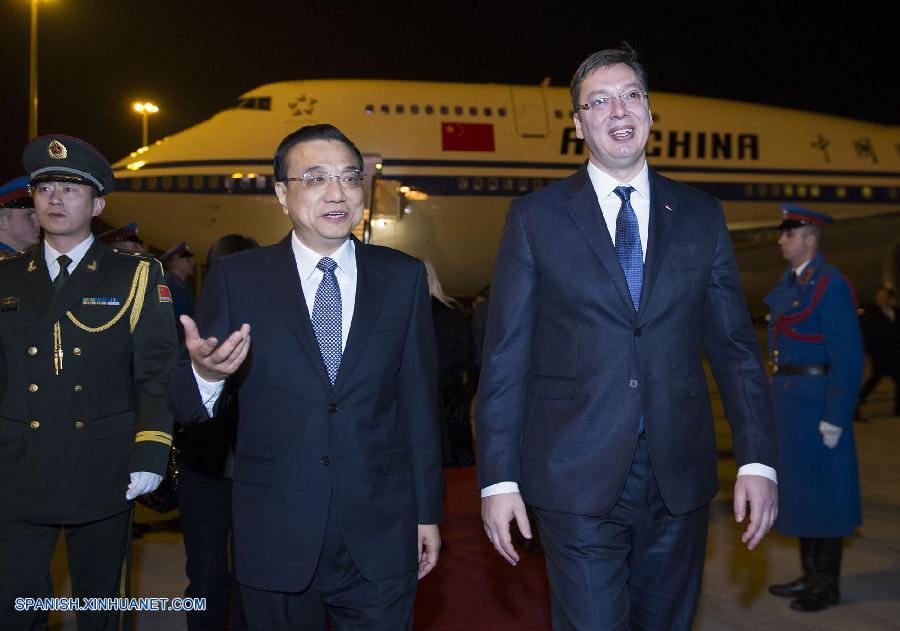 PM chino llega a Serbia para cumbre y visita oficial