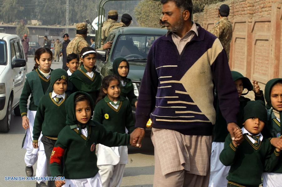 Asciende a 126 cifra de muertos en ataque talibán contra escuela en noroeste de Pakistán 2