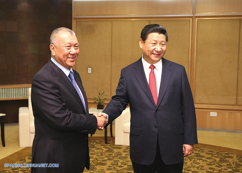 Presidente Xi se reúne con Ho Hau Wah en Macao