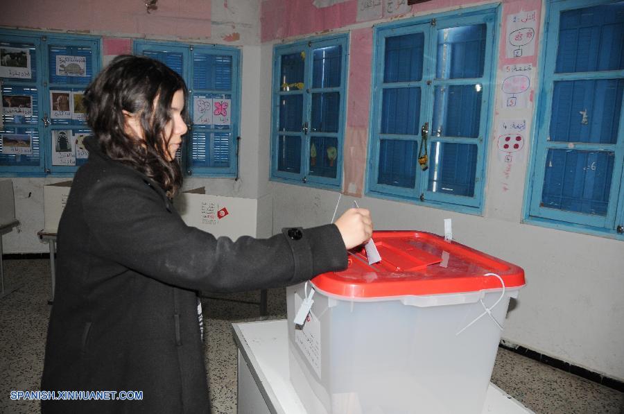 Comienza segunda vuelta de elecciones presidenciales en Túnez