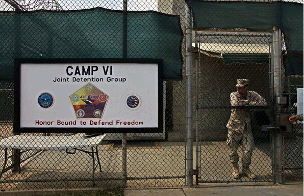 El encargado del cierre de Guantánamo deja su cargo