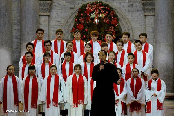 Católicos de Xian celebran la Noche Buena en la iglesia