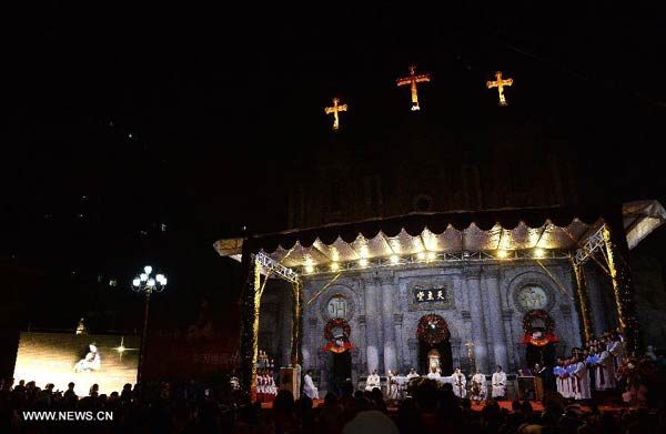 Católicos de Xian celebran la Noche Buena en la iglesia
