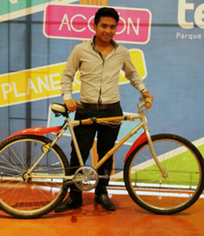 Diseñan bicicleta de bambú que recarga dispositivos móviles