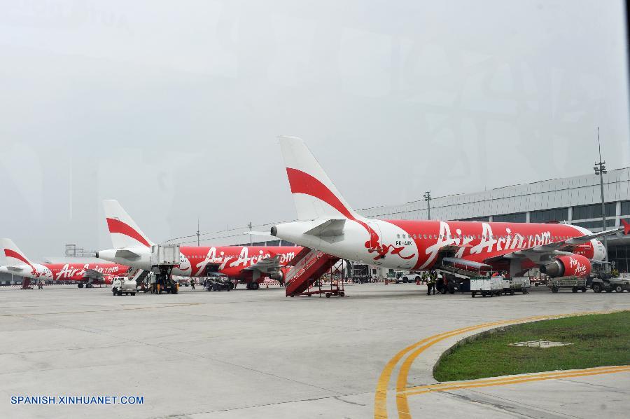 AirAsia revela información de pasajeros y tripulantes a bordo de avión desaparecido