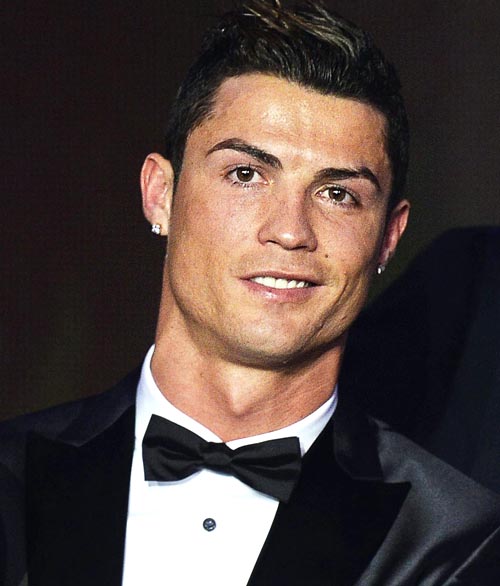 Fútbol: Portugués Ronaldo repite un año más como máximo goleador del mundo