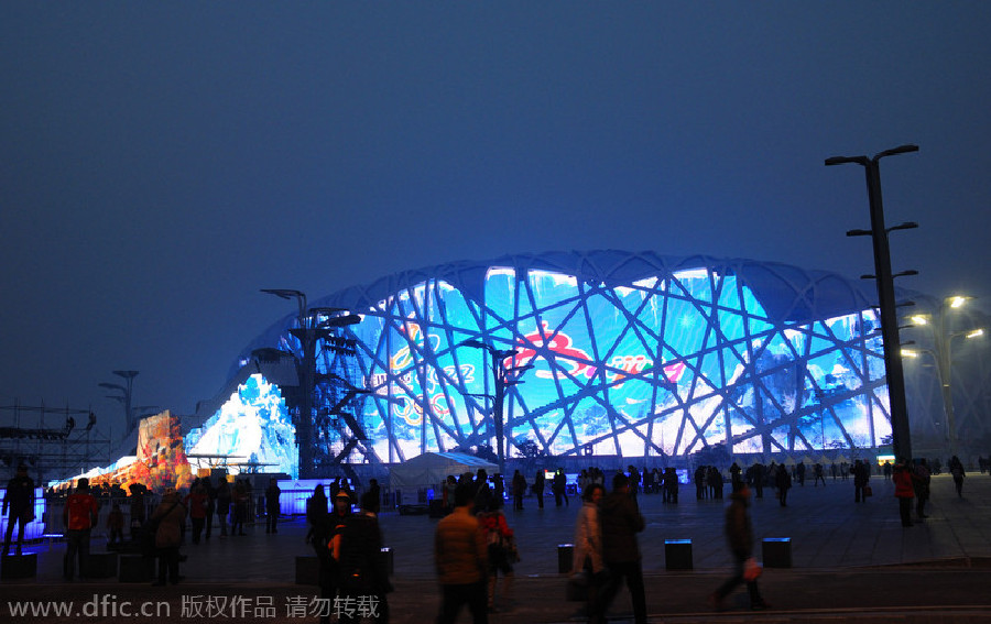 Estadio Olímpico iluminado para recibir el año nuevo