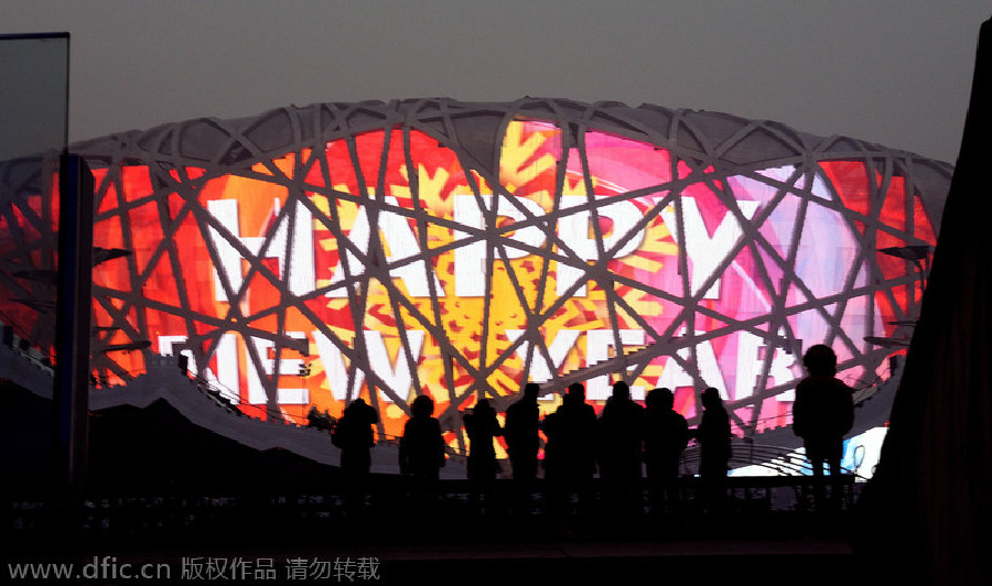 Estadio Olímpico iluminado para recibir el año nuevo