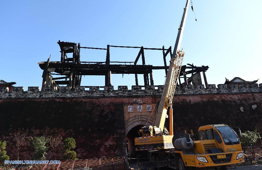 Incendio destruye torre de 600 años de antigüedad en suroeste de China