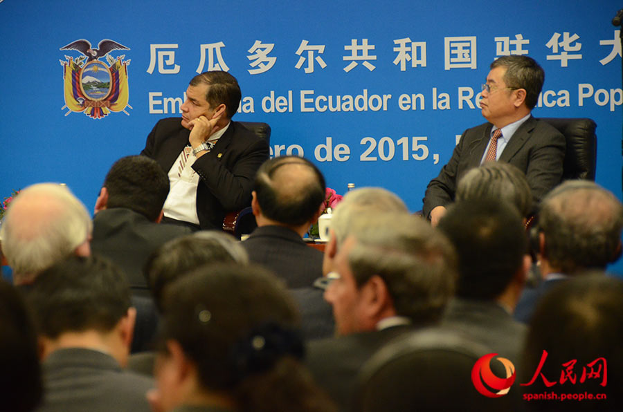 Rafael Correa, presidente de Ecuador, presentó en Pekín la primera edición en mandarín de su libro "Ecuador: de Banana Republic a la No República." (Foto: Yasef Ananda)
