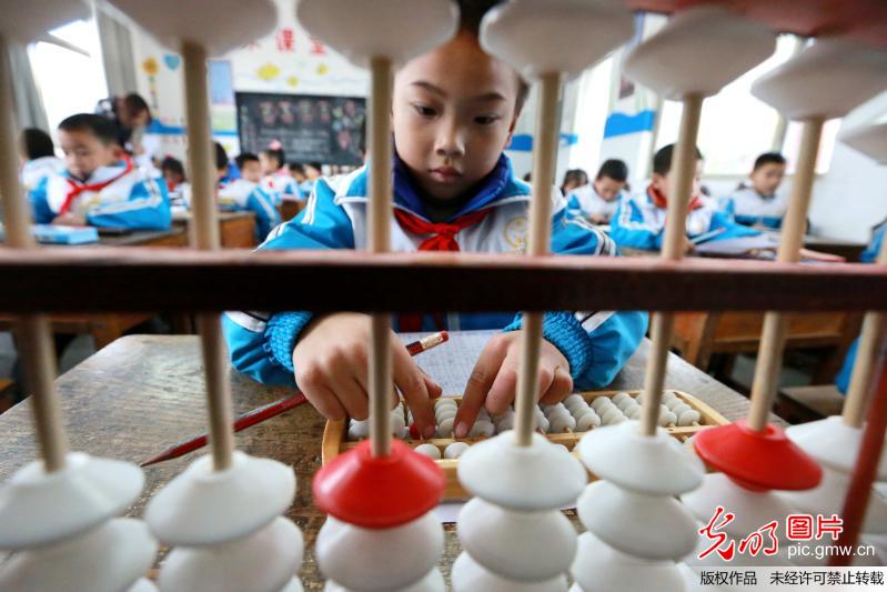El ábaco regresa a las aulas de Xiajiang de Jiangxi