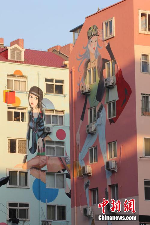 Embellecen edificio de Qingdao con un mural de siete plantas
