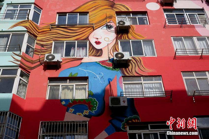 Embellecen edificio de Qingdao con un mural de siete plantas