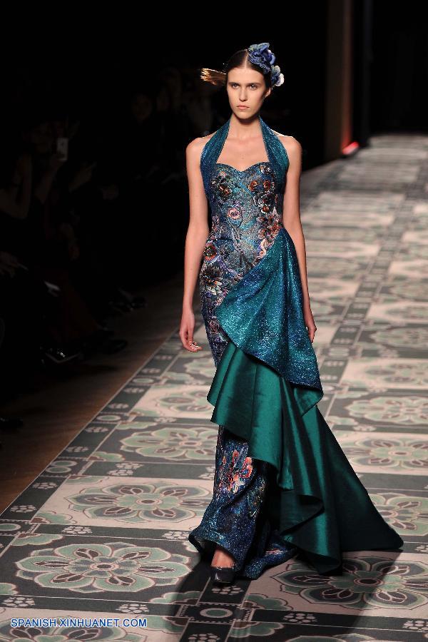 Francia: Desfile de moda de creaciones de Laurence Xu en París
