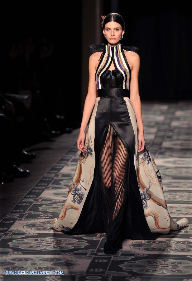 Francia: Desfile de moda de creaciones de Laurence Xu en París