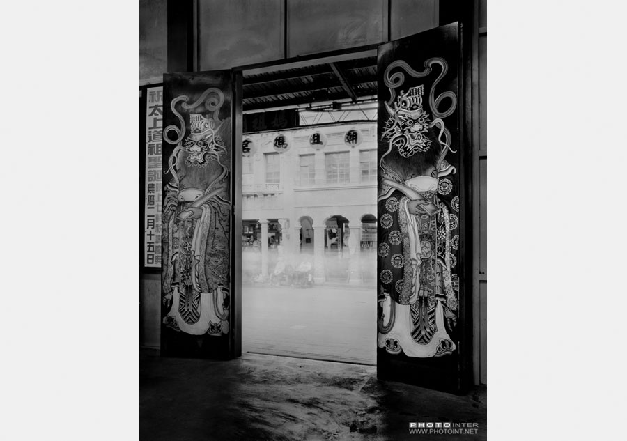 Retratos del rey dragón en la puerta del Palacio Xinglong de Taipei, Taiwán, el 30 de marzo de 2013. [Fotografía de YinGanjiang/photoint.net]