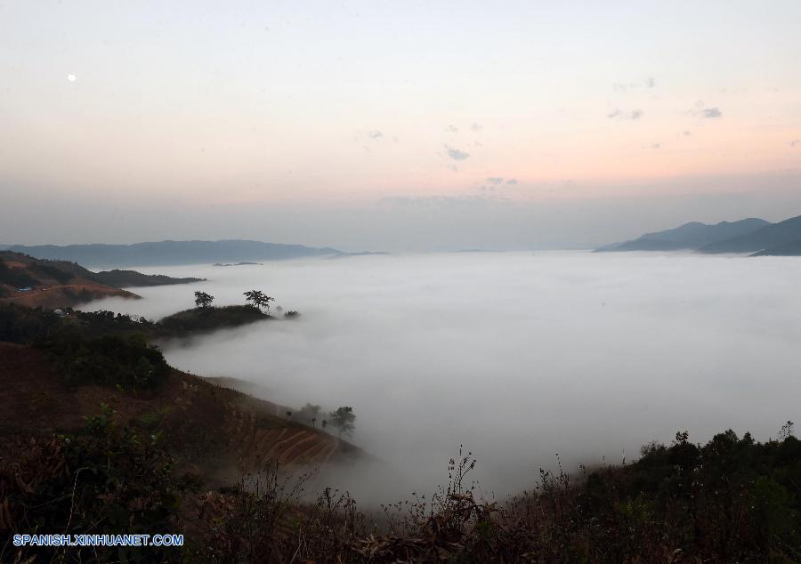 Yunnan: "Mar de nube" en montaña Jinuo en Ciudad Jinghong