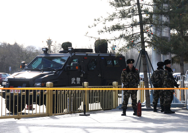 En aras de asegurar el buen funcionamiento de las "Dos Sesiones", en Pekín se han reforzado las medidas de seguridad. [Foto: CFP]