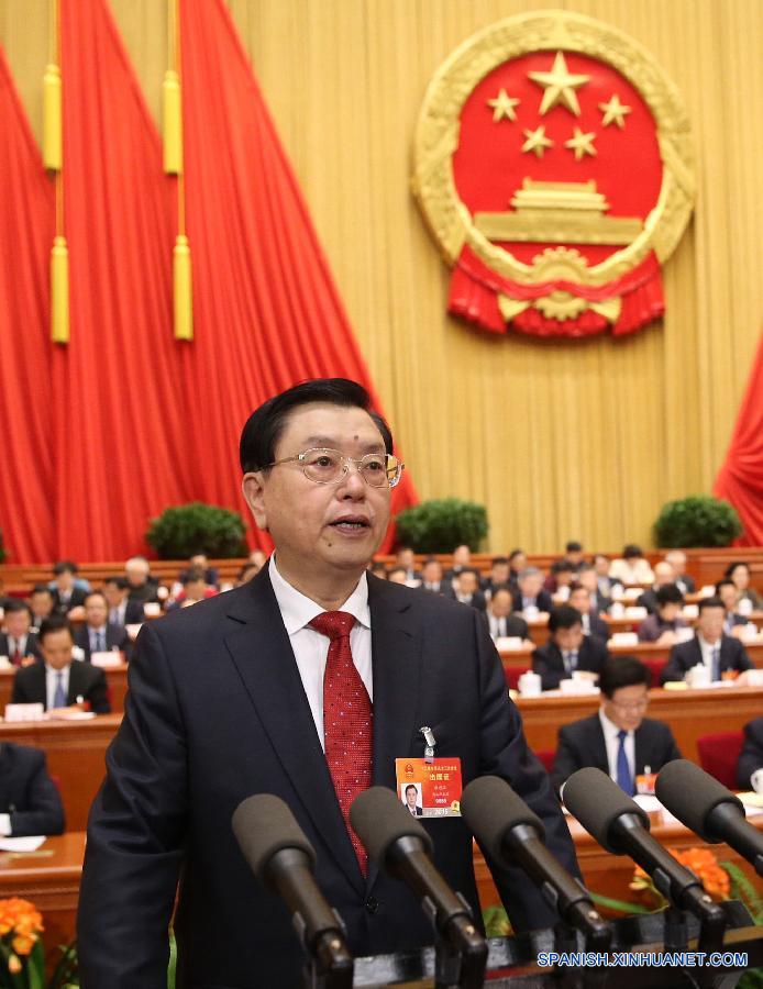 Máximo legislador de China promete tapar lagunas en elección de diputados
