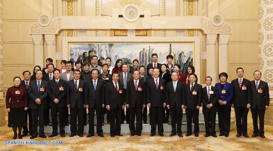 Máximo asesor político chino se reúne con representantes de medios tras sesión anual 2