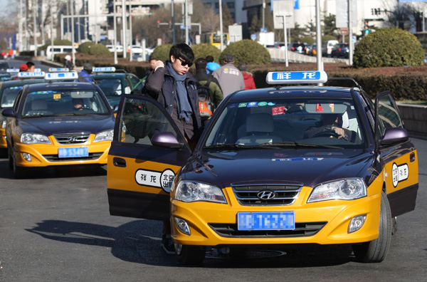 Medios: Deberían disminuir el control sobre las empresas de taxis