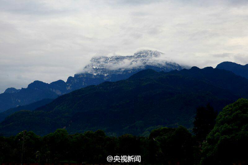 Cae la nevada más grande en 7 años sobre la montaña Emei de Sichuan