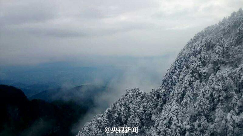 Cae la nevada más grande en 7 años sobre la montaña Emei de Sichuan