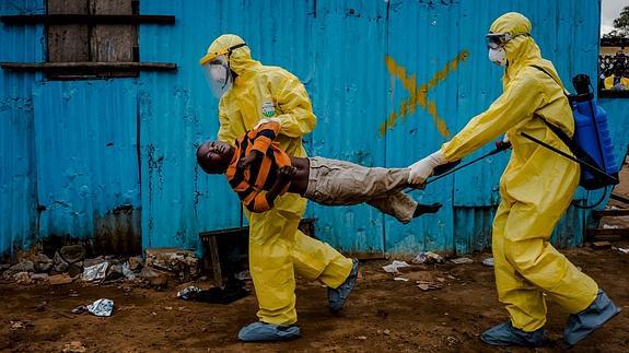 El fotógrafo Daniel Berehulak ganó el Pulitzer a la mejor fotografía por su cobertura del ébola. / Reuters