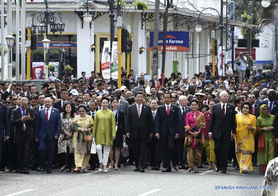 Xi participa en paseo conmemorativo de Bandung junto con dirigentes de Asia y Africa 2