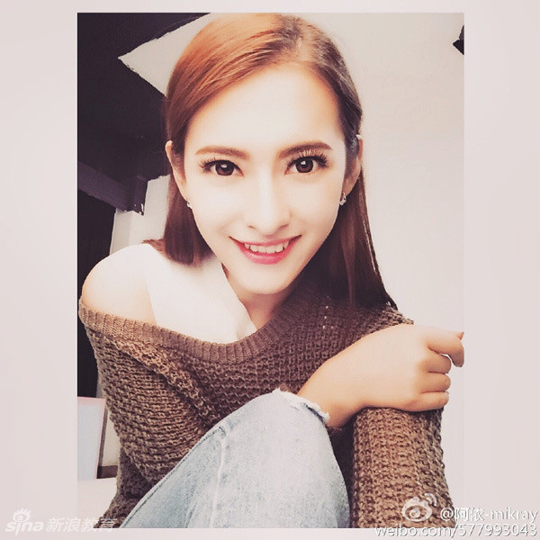 Chica hermosa de la Universidad de Xinjiang