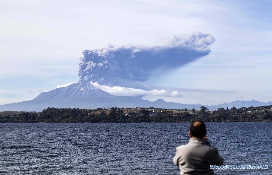 Declaran alerta máxima en sur de Chile por nueva erupción de volcán