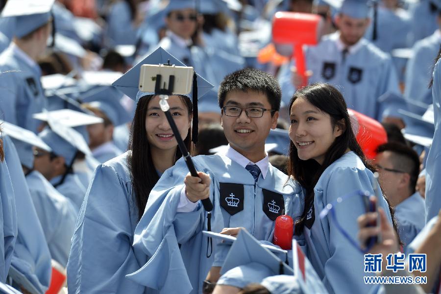 Ceremonia de graduación en la Universidad de Columbia llena de "caras chinas"