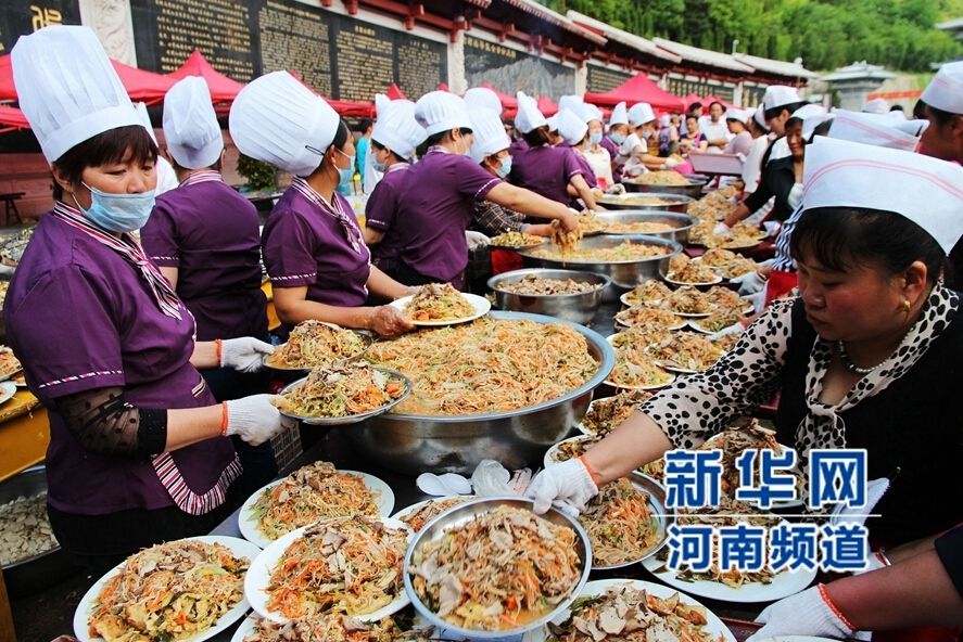 Seis mil personas disfrutan de la fiesta local de Luoyang 