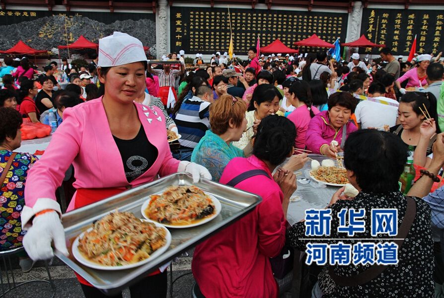 Seis mil personas disfrutan de la fiesta local de Luoyang  3