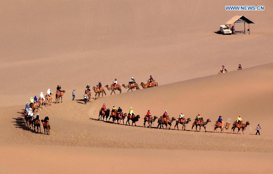 Turismo a camello en el desierto Gobi de Gansu
