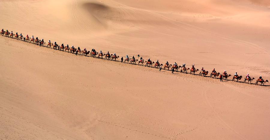Turismo a camello en el desierto Gobi de Gansu