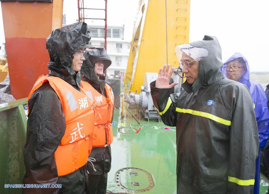 PM chino elogia labor de equipo de búsqueda y rescate en Yangtse