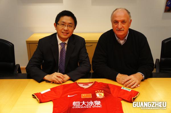 Fútbol: Scolari sustituye a Cannavaro como entrenador de campeones de Súper Liga china