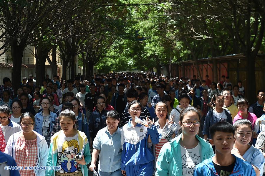 9,42 millones de estudiantes participan en examen de acceso a universidad en China